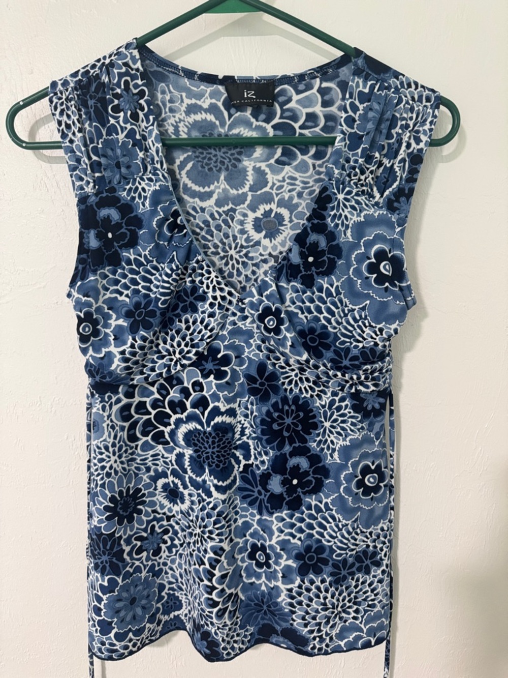 Byer California Navy & Light Blue Floral V-Neck Tank Top
